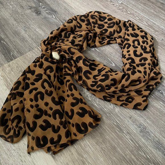 Vintage Accessories - ⭐️SOLD⭐️VINTAGE Large Animal Print Scarf & Gold Tone Holder